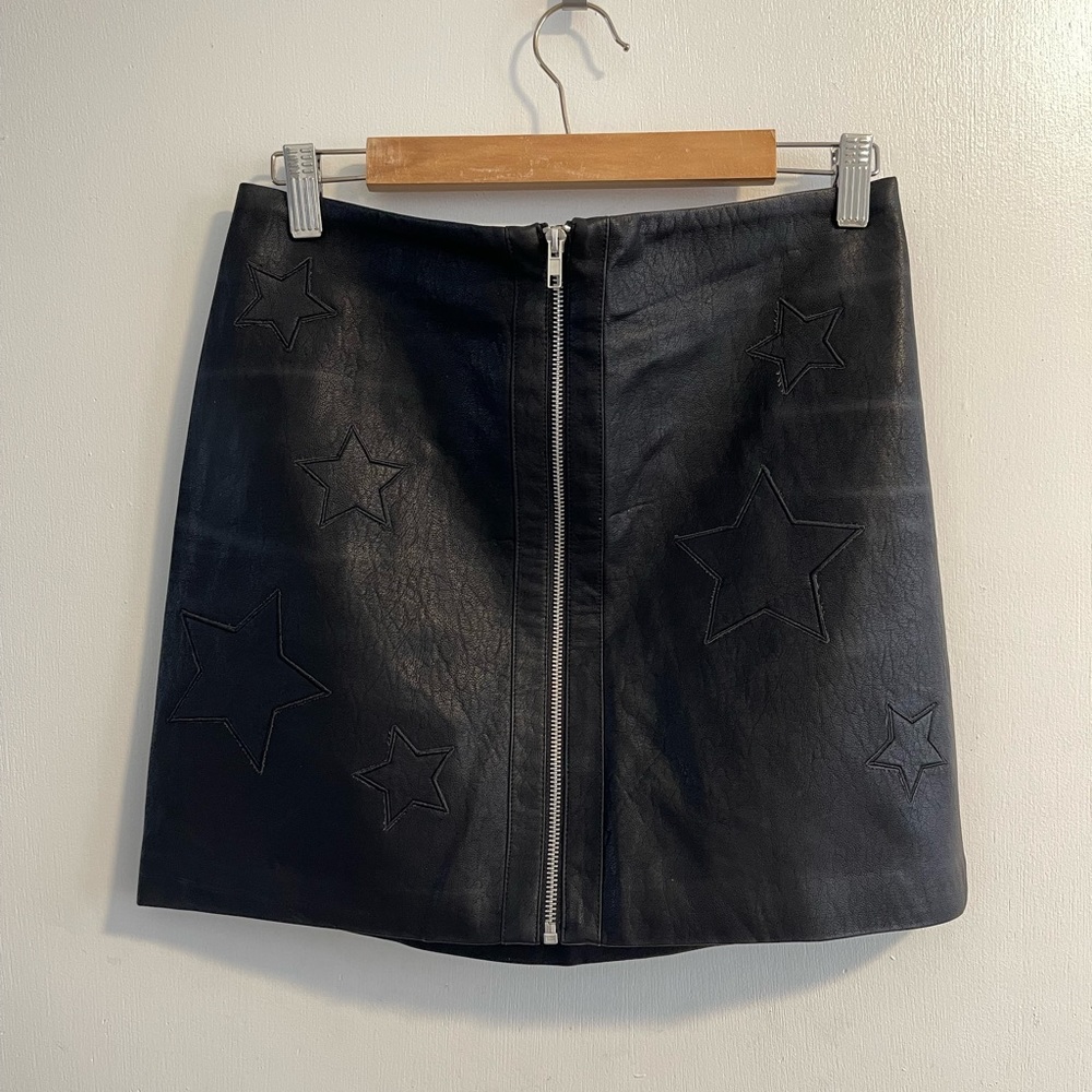 Forever 21 faux leather zipped star mini skirt